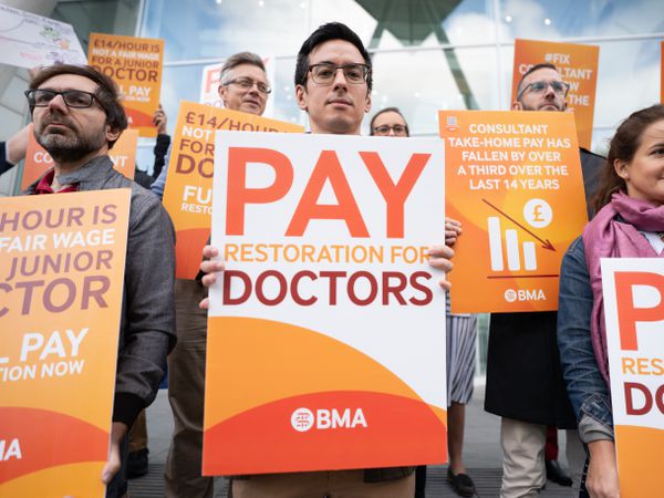 Junior doctors and consultants on the picket line