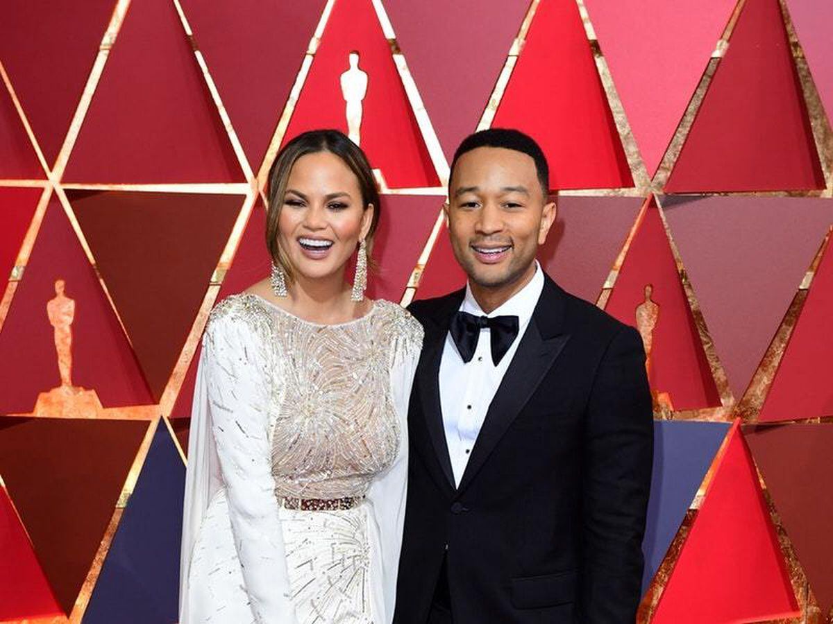 Chrissy Teigen Goes Completely Nude While Breastfeeding 