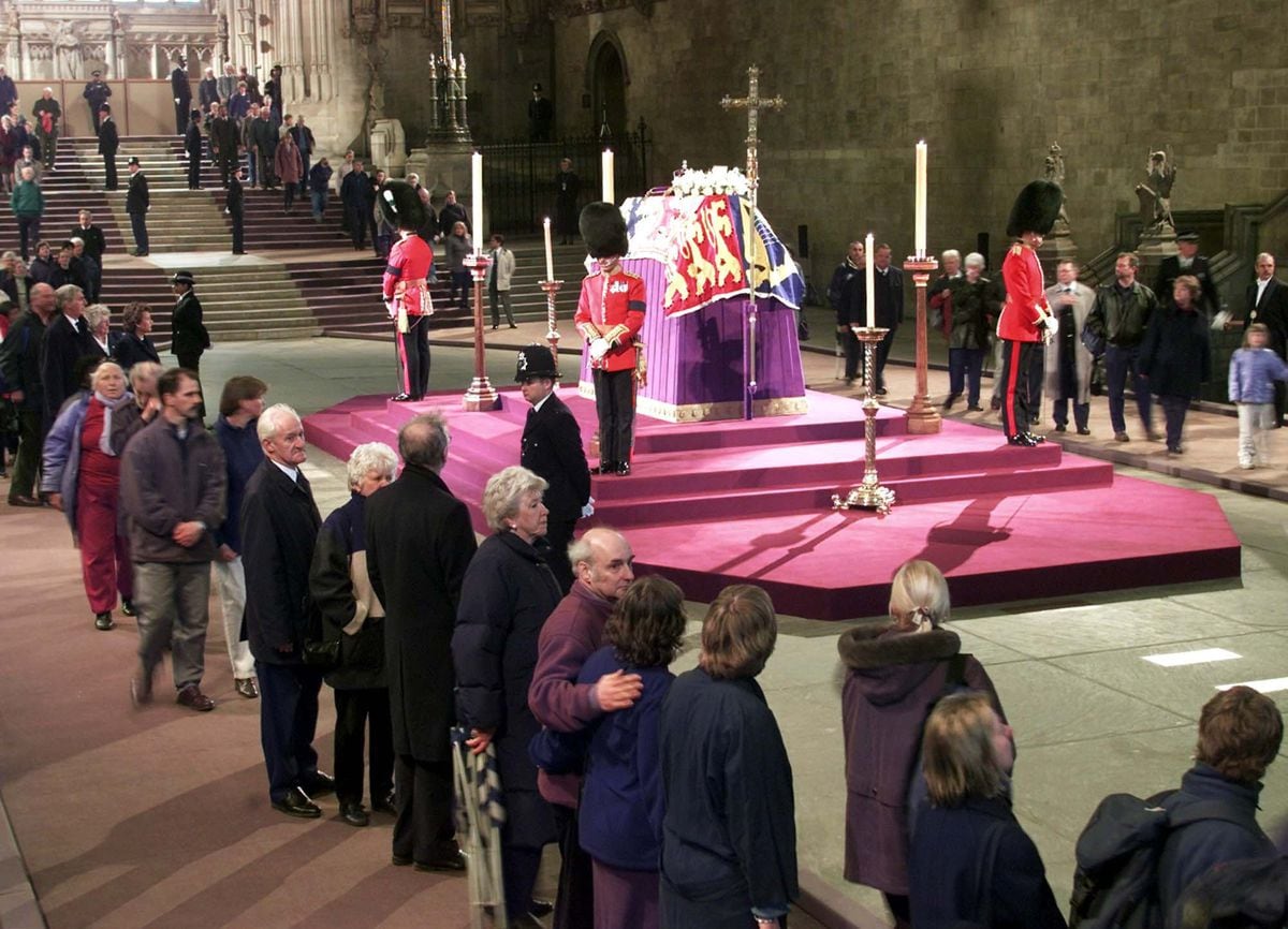 How long and where the Queen will lie in state as funeral details are  confirmed | Express & Star