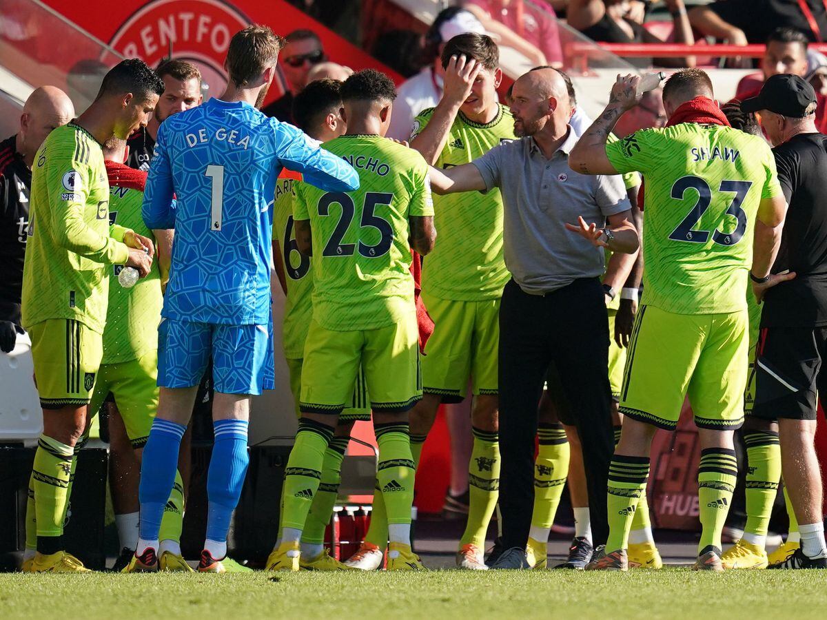 Erik ten Hag, centre right, gives instructions to Manchester United during the first-half drinks break