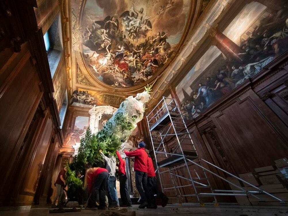 In Video Chatsworth House Gets Festive Makeover Ahead Of
