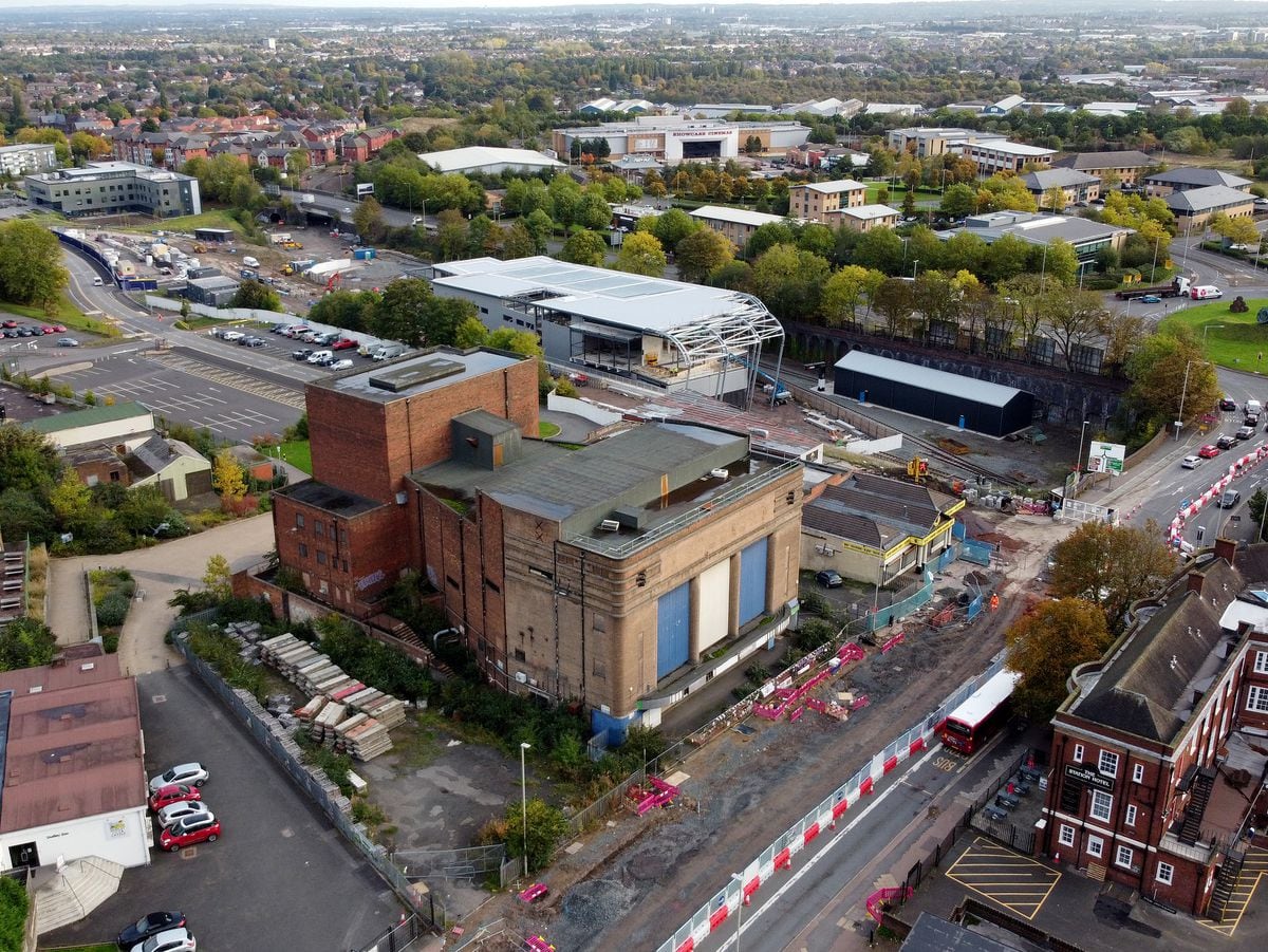 Councillors are being recommended to approve the demolition of Dudley Hippodrome and the neighbouring former ice rink