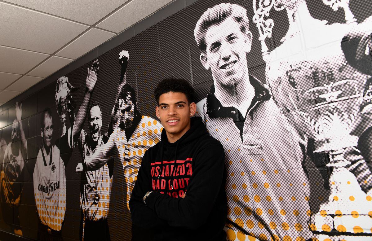 Morgan Gibbs-White beams after penning his new long term deal (© AMA SPORTS PHOTO AGENCY)