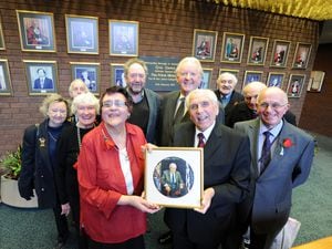 Joy holding a framed picture of Lord Callaghan, whom she had nursed, at Wolverhampton Civic Centre in 2013