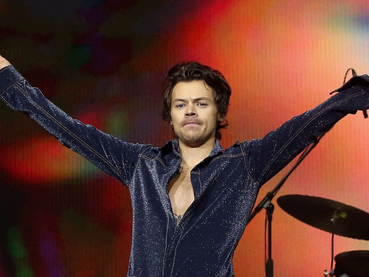 Harry Styles lights up London stage with one-off show to celebrate new album