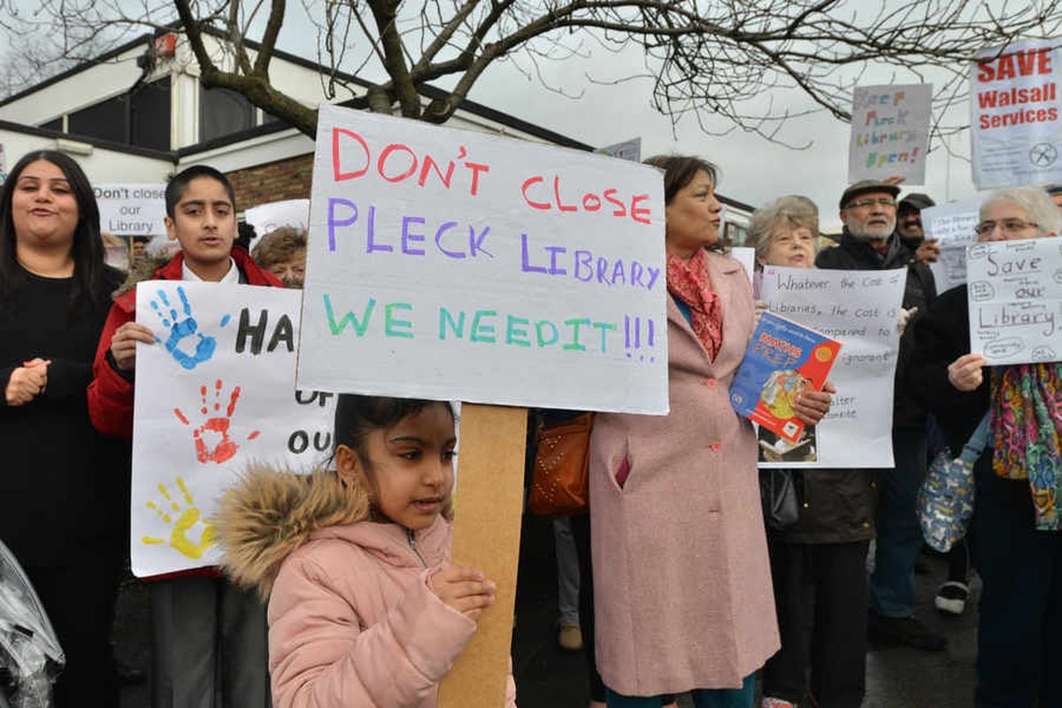 100 gather to oppose Pleck library closure