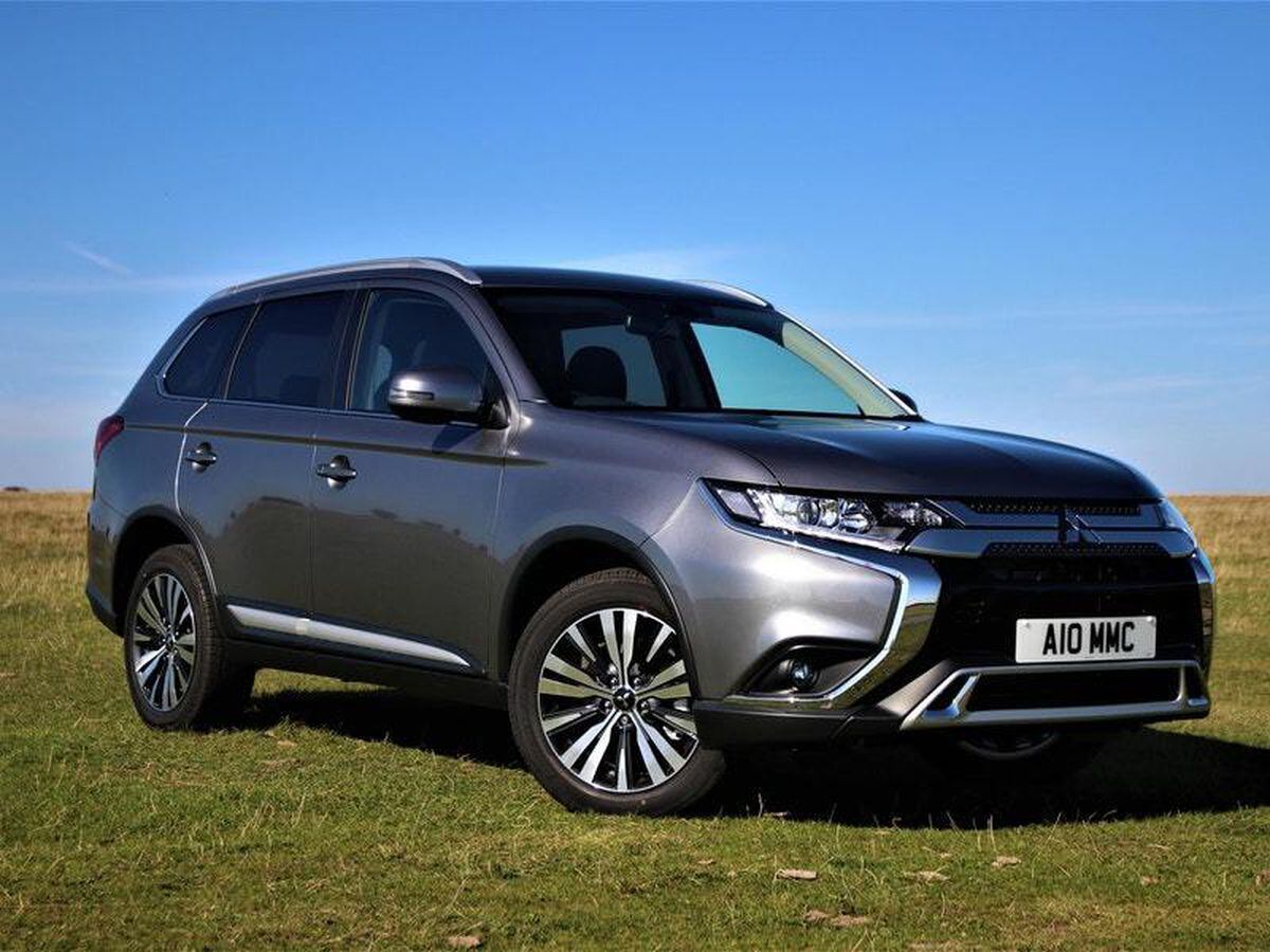 updated-petrol-mitsubishi-outlander-sees-drop-in-emissions-and-running