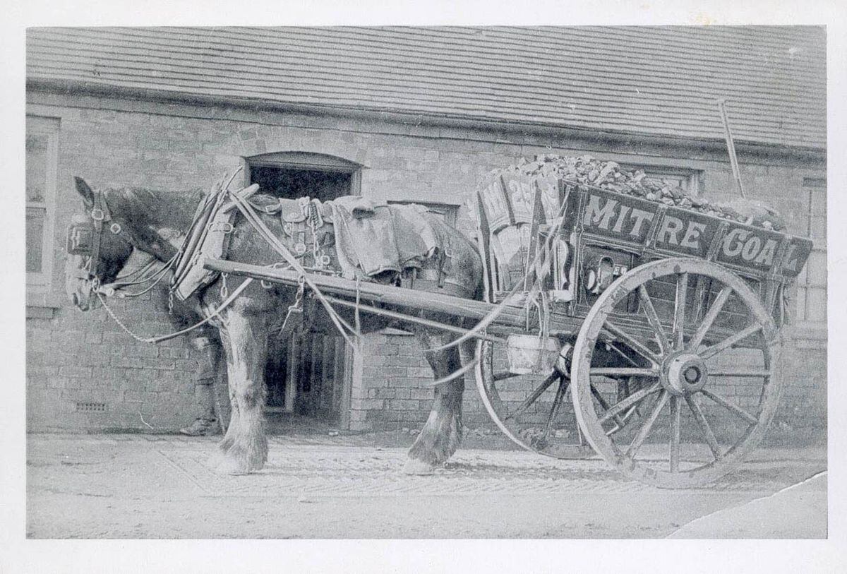 Horse and cart at Holly Bank Colliery, Essington.