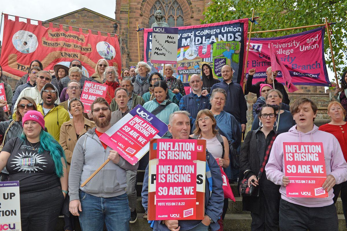 Wolverhampton UCU protesting against cuts