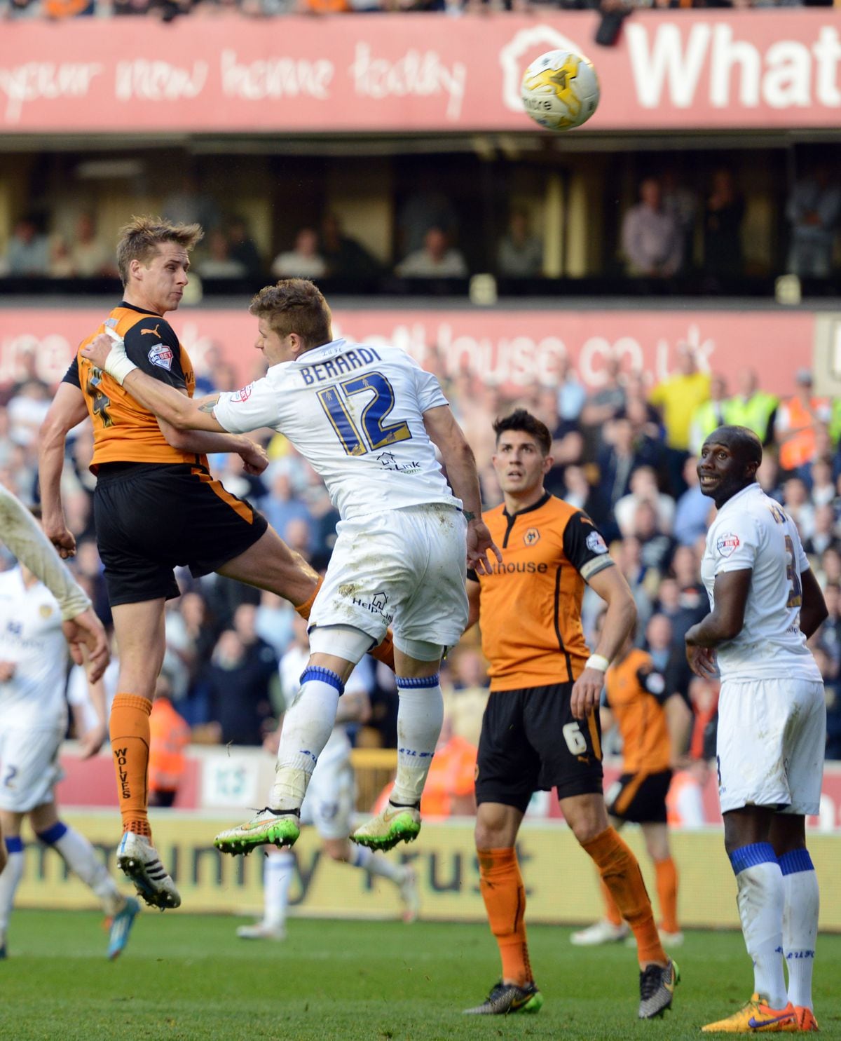 Dave Edwards of Wolverhampton Wanderers scores a goal to make it 4-3.