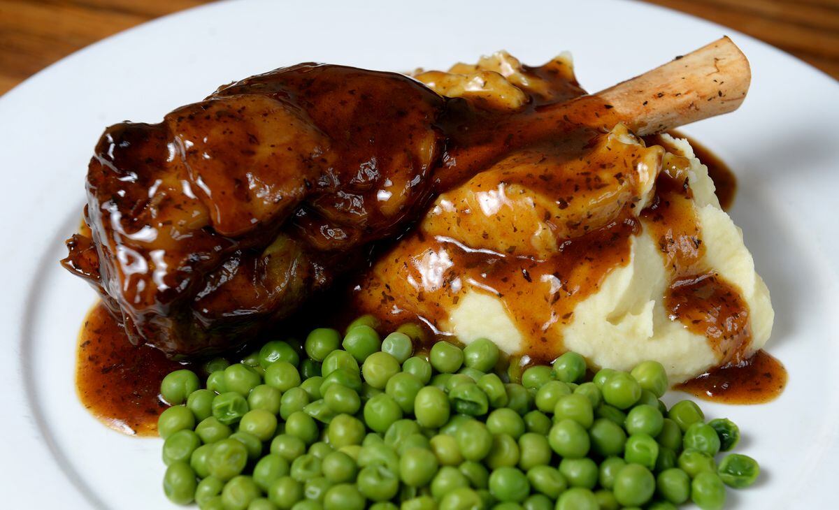 DUDLEY COPYRIGHT EXPRESS&STAR TIM THURSFIELD 10/11/19
Pics at Saltwells Inn, Brierley Hill, for food review.
Lamb Shank served with mash and peas.
FOOD REVIEW PICS