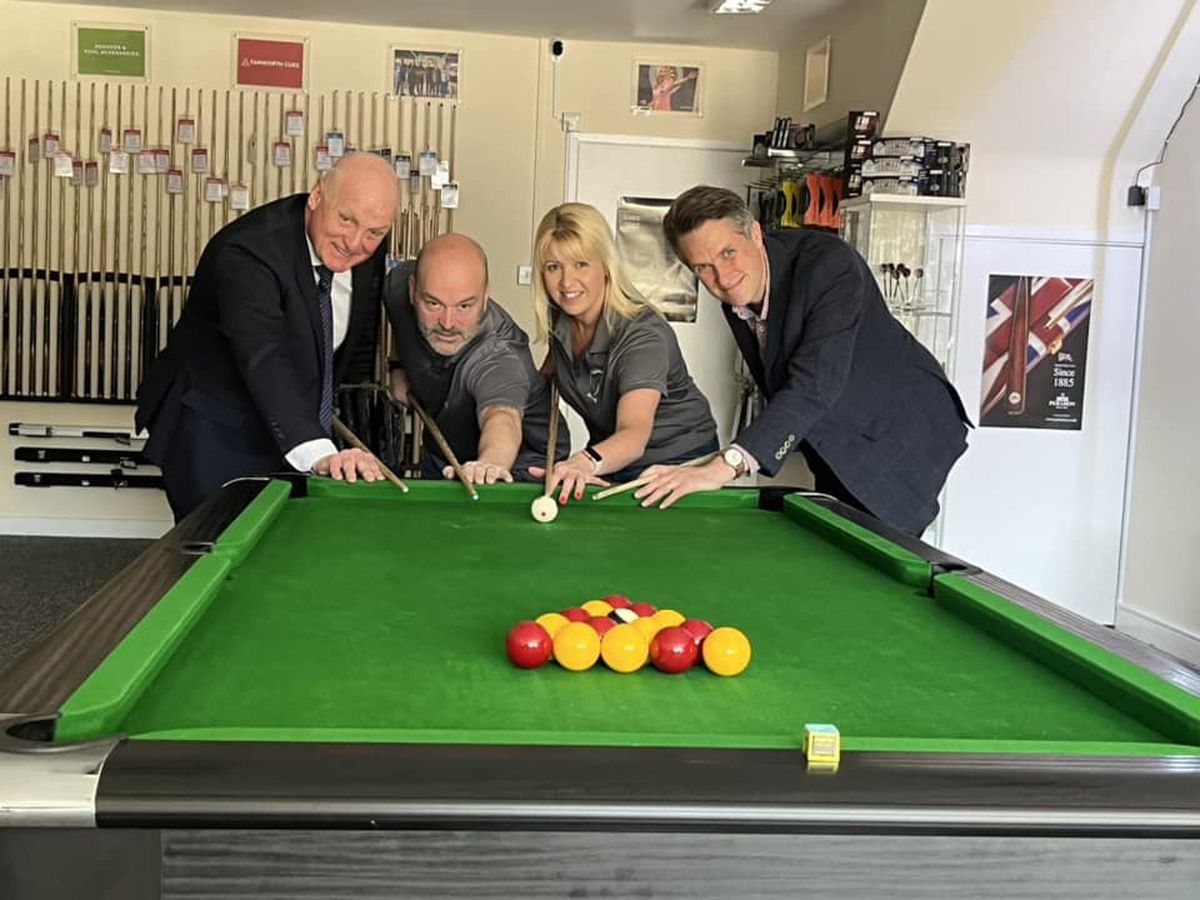 Publicación Antorchas Esquivo New cue shop to offer free snooker sessions in battle to fight loneliness |  Express & Star