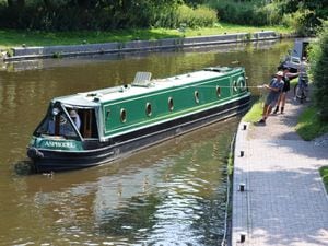 WOLVERHAMPTON PIC MNA PIC  DAVID HAMILTON PIC  EXPRESS AND STAR 20/07/21 WEATHER PIC PIC ONLY  Hard work in the hot weather, pulling a canal boat, at Bratch Locks, Womborne.