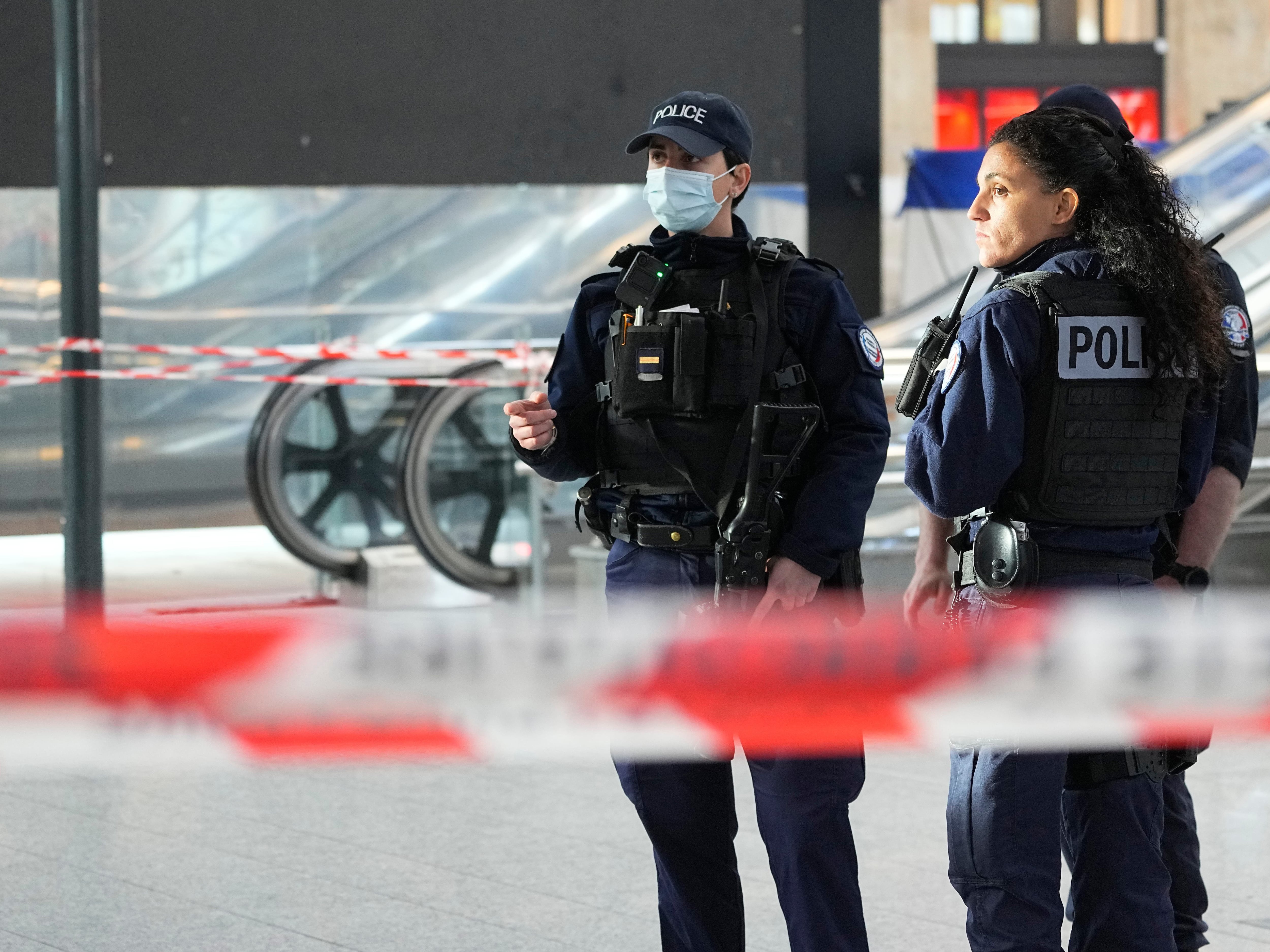 Attacker shot by police after six stabbed at Paris railway station