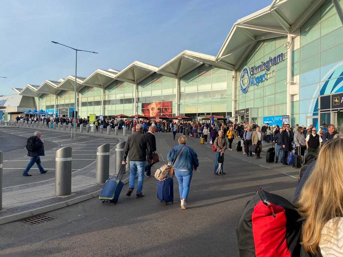 Photos taken by a passenger flying from Birmingham Airport to Edinburgh, Matthew Broome, show huge queues in May. Photo: Matthew Broome/BPM