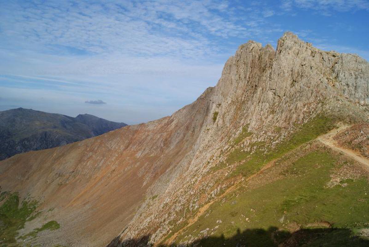 Steep and exposed! Crib Goch is Snowdon's most dangerous ridge. Photo: Andy Harbach licensed under CC BY 2.0