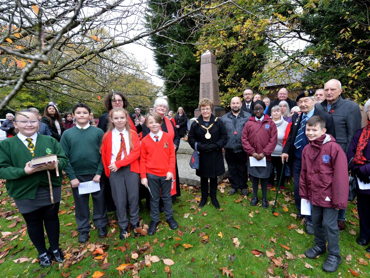 WALSALL COPYRIGHT TIM STURGESS EXPRESS AND  STAR...... 14/11/2022  150th anniversary of the Pelsall miners disaster which took place on November 14, 1872.On this day each year a group of people and schoolchildren attend in remembrance at the memorial at the churchyard of St Michael's and All Angels Parish Church churchyard. Pictured, centre, the mayor Rose Martin at the service....