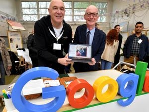 Pat McFadden MP with Glenn White at the Google workshop at Bilston Community Centre