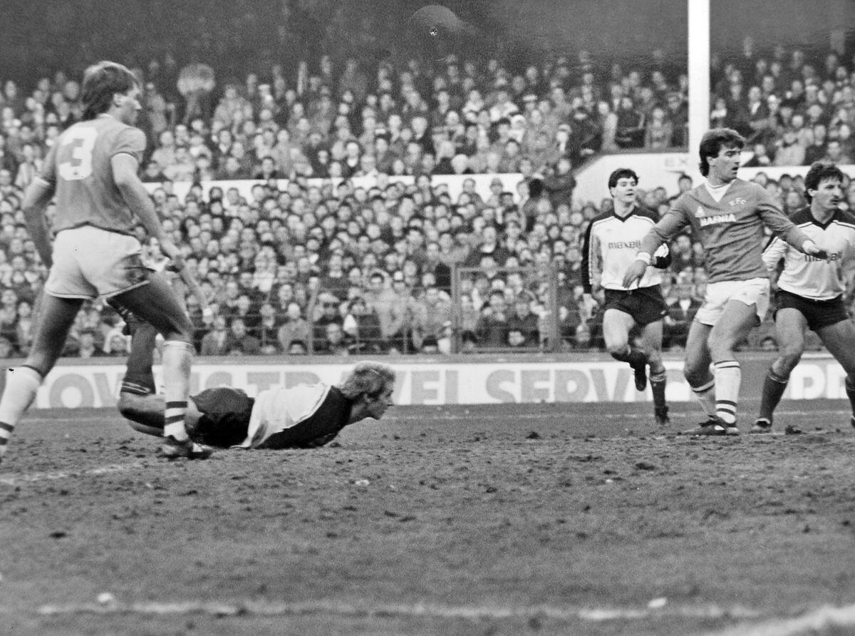 Everton 3 Telford United 0, FA Cup Fifth Round, at Goodison Park, Everton, Saturday, February 16, 1985. 