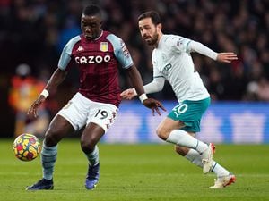 Aston Villa's Marvelous Nakamba and Manchester City's Bernardo Silva (right) battle for the ball 