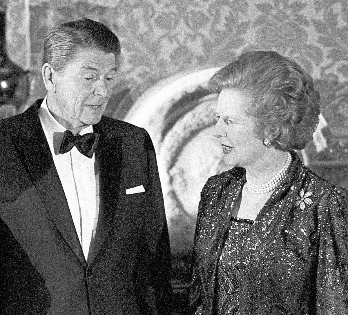 EMBARGOED TO 0001 THURSDAY DECEMBER 30File photo dated 09/06/84 of former American President Ronald Reagan and former British Prime Minister Margaret Thatcher at Buckingham Palace. British diplomats warned that Ronald Reagan lacked the ‘mental vitality’ to be an effective President of the United States, according to official papers made public today under the 30-year rule. PRESS ASSOCIATION Photo. Issue date: Thursday December 30, 2010. See PA story RECORDS Reagan. Photo credit should read: PA Wire