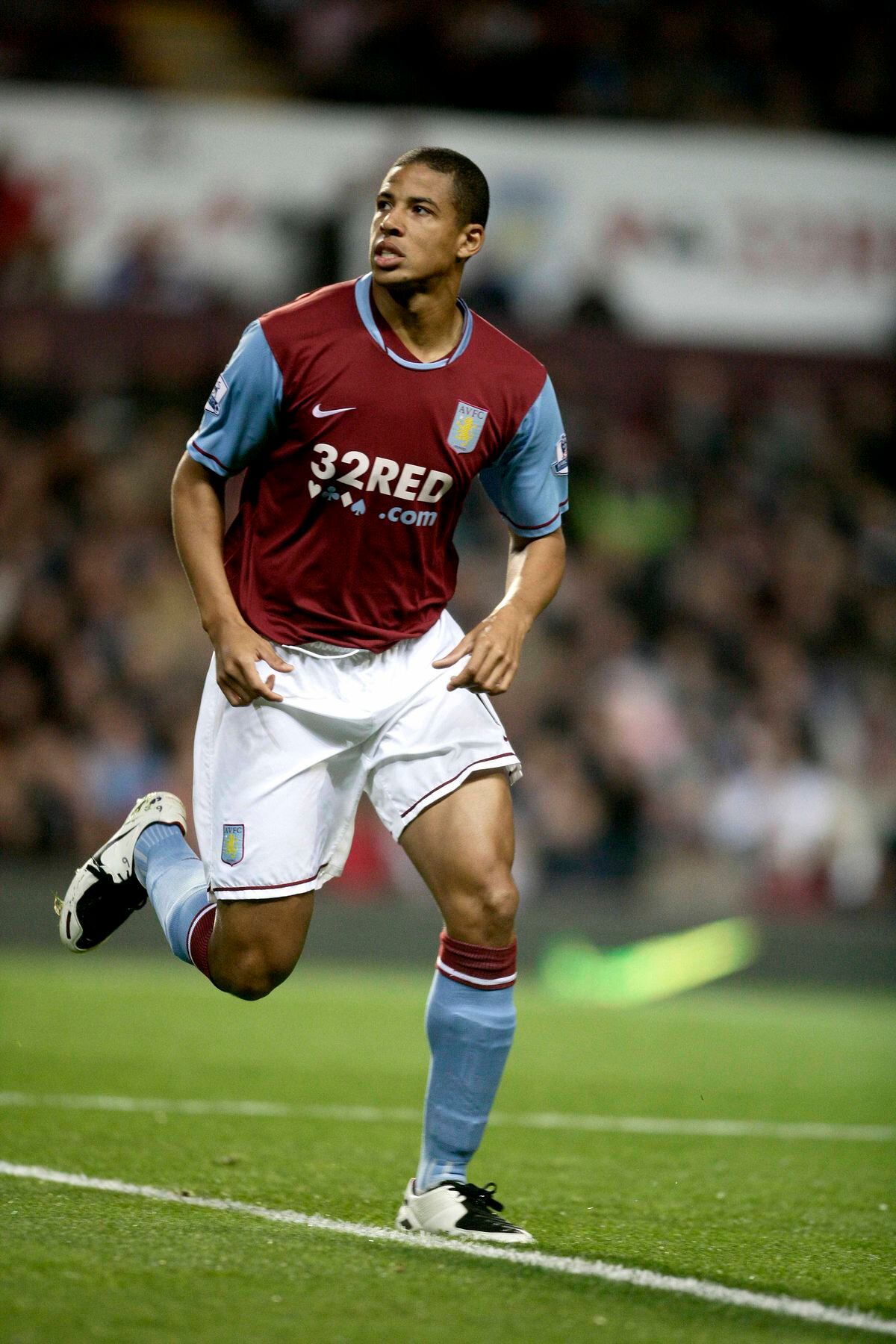 Curtis Davies in action for Aston Villa in 2007