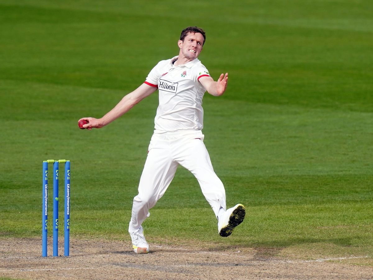 Lancashire bounce back well on thrilling first day against leaders Surrey