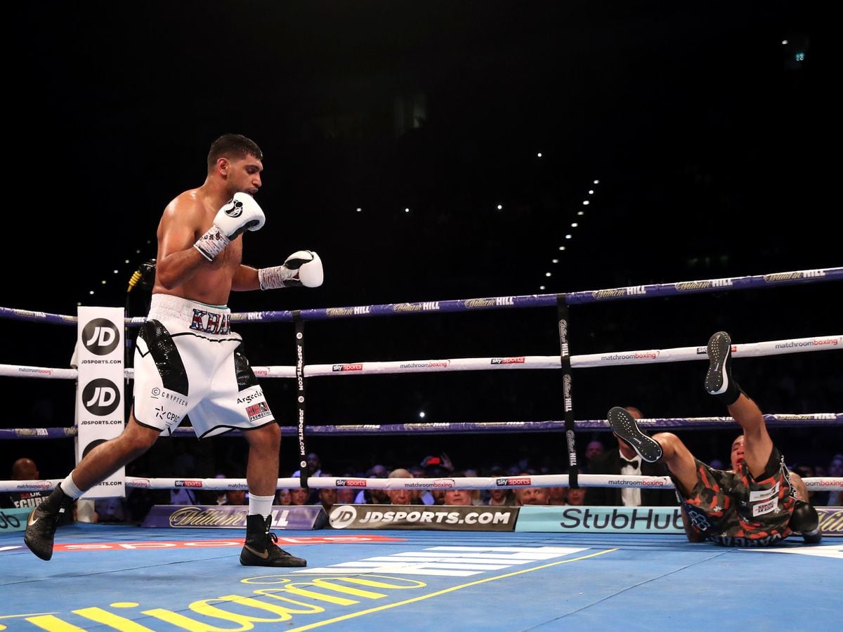 Amir Khan knocks out his opponent