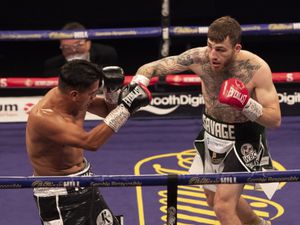 HENNESSY SPORTS CHAMPIONSHIP BOXING.SKYDOME-COVENTRY   .PIC LAWRENCE LUSTIG.SILVER MIDDLEWEIGHT.SAM EGGINGTON V CARLOS MOLINA.