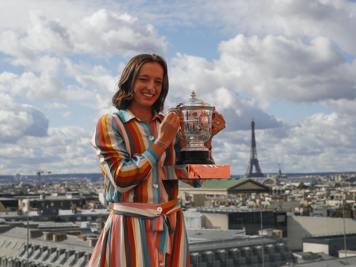 ‘The Mozart of tennis’ – plaudits pour in for French Open champion Iga