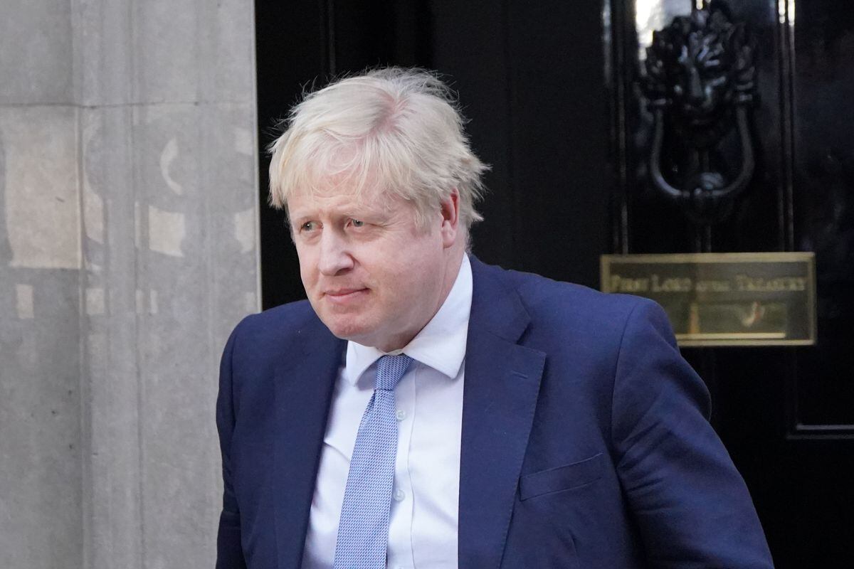 Boris Johnson is dwarfed by the King of Spain