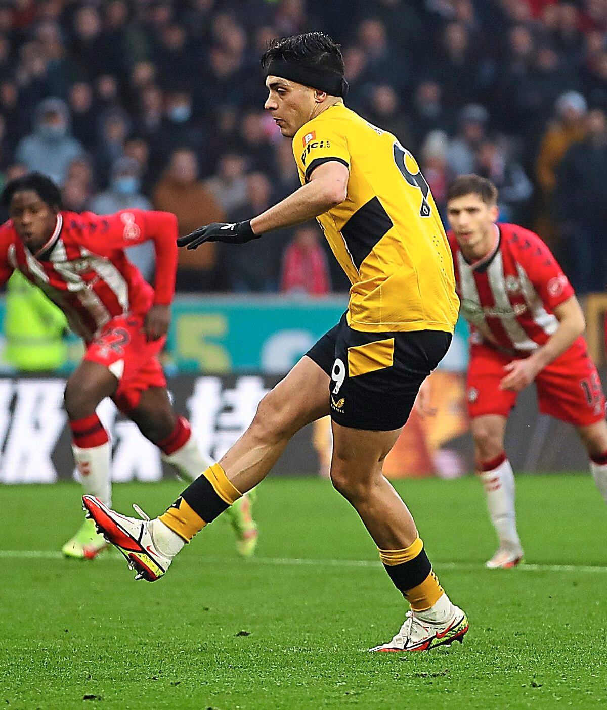 WOLVERHAMPTON, ENGLAND - JANUARY 15: Raul Jimenez of Wolverhampton Wanderers scores their team’s first goal from the penalty spot during the Premier League match between Wolverhampton Wanderers and Southampton at Molineux on January 15, 2022 in Wolverhampton, England. (Photo by Jack Thomas - WWFC/Wolves via Getty Images).