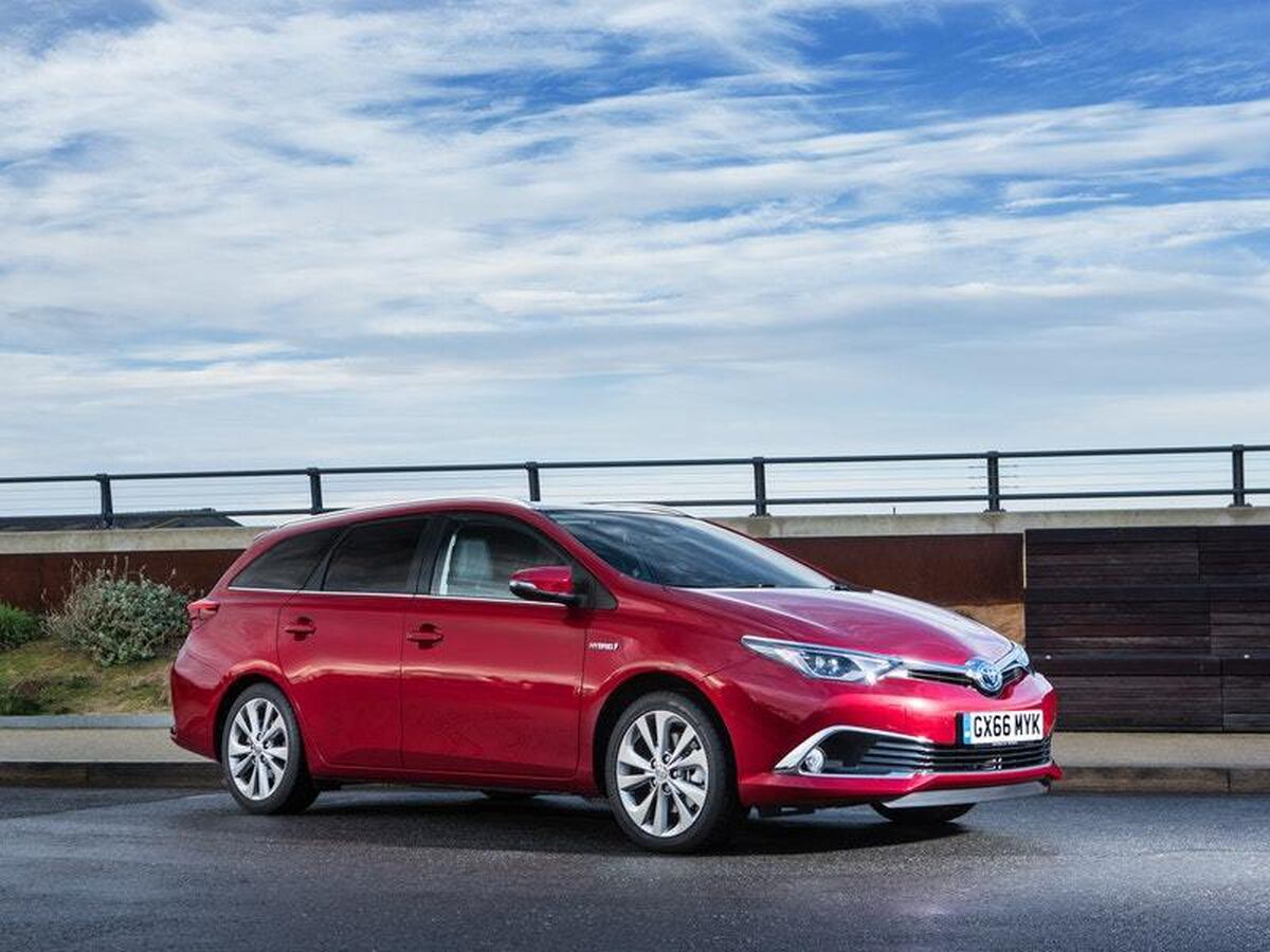 Review The Toyota Auris Hybrid Touring Sports is a mixed