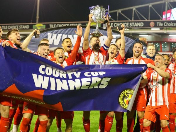 Stourbridge celebrate their cup success (Stu Leggett)