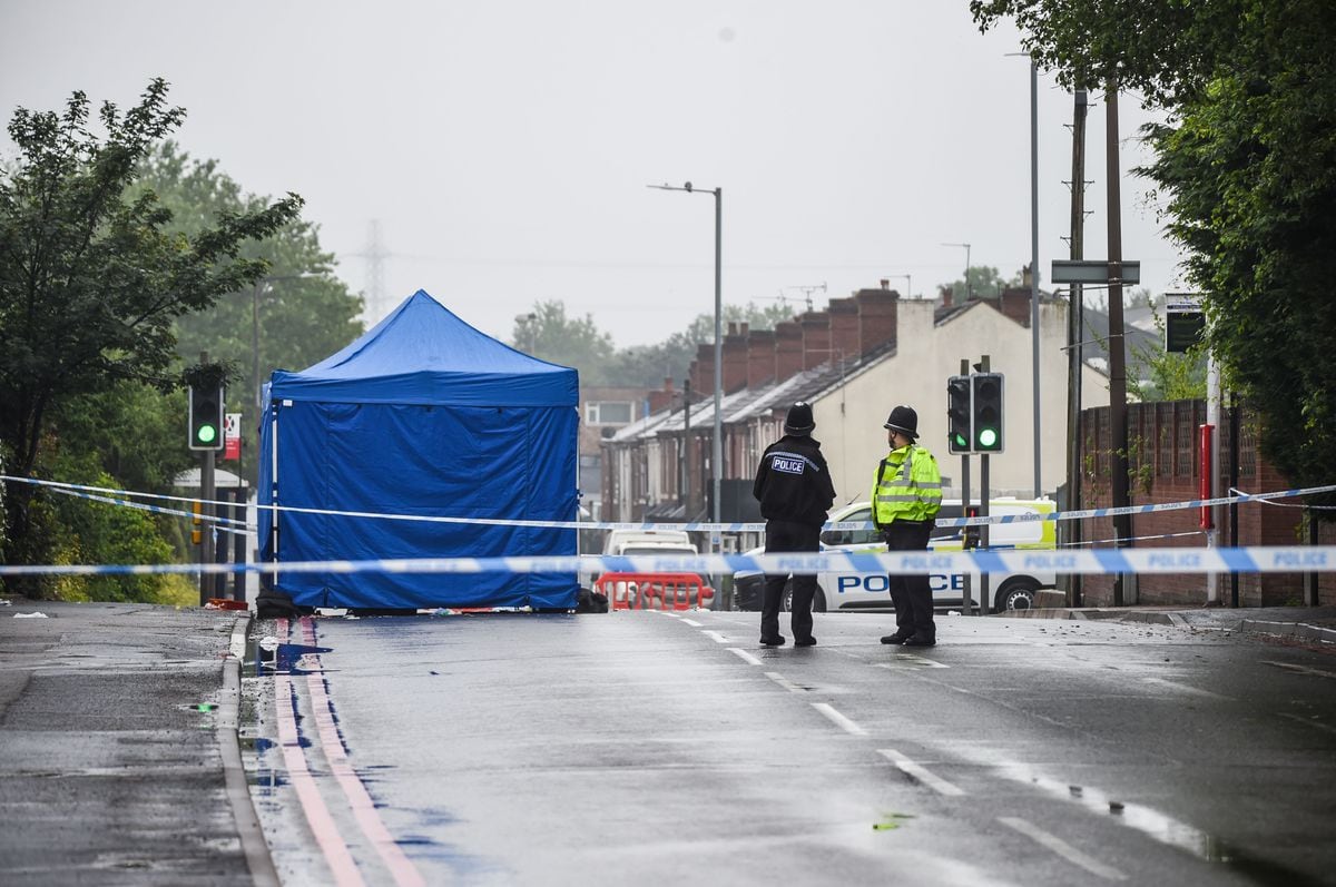 Police in Dudley Road, East, Tividale. Photo: SnapperSK.