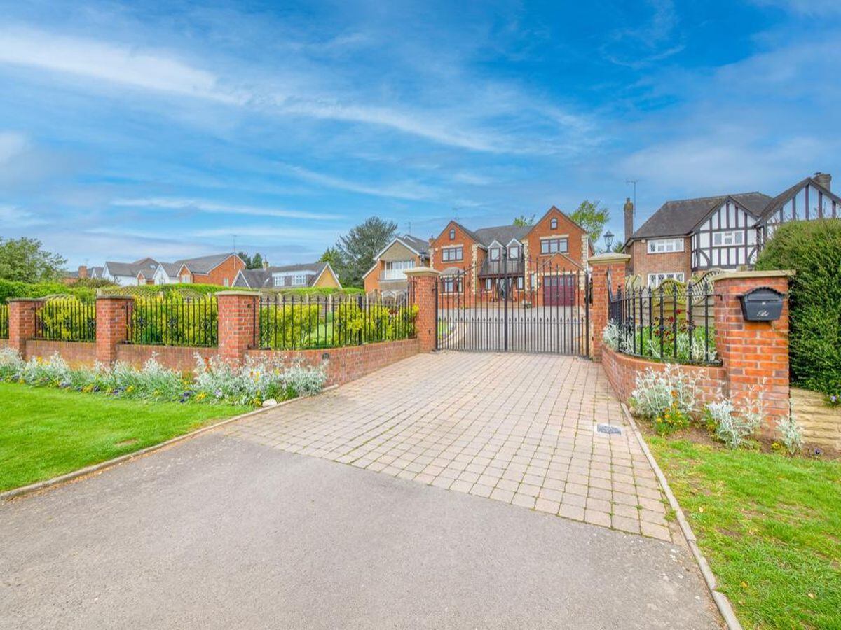 Wolverhampton mansion for sale. Photo: Rightmove/Brevitt & St Clair, Wolverhampton