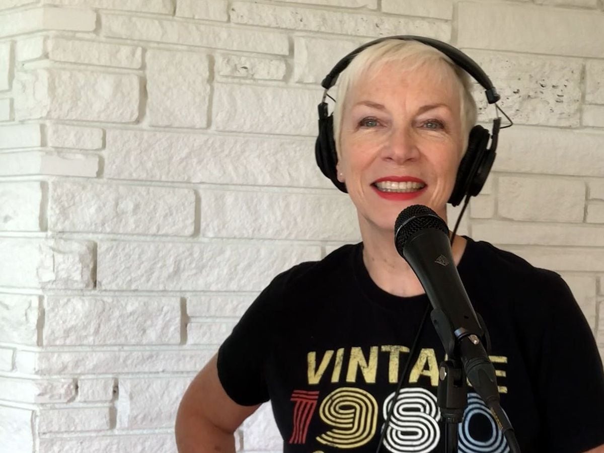 Annie Lennox And Daughter Lola Join Forces For Radio Performance 