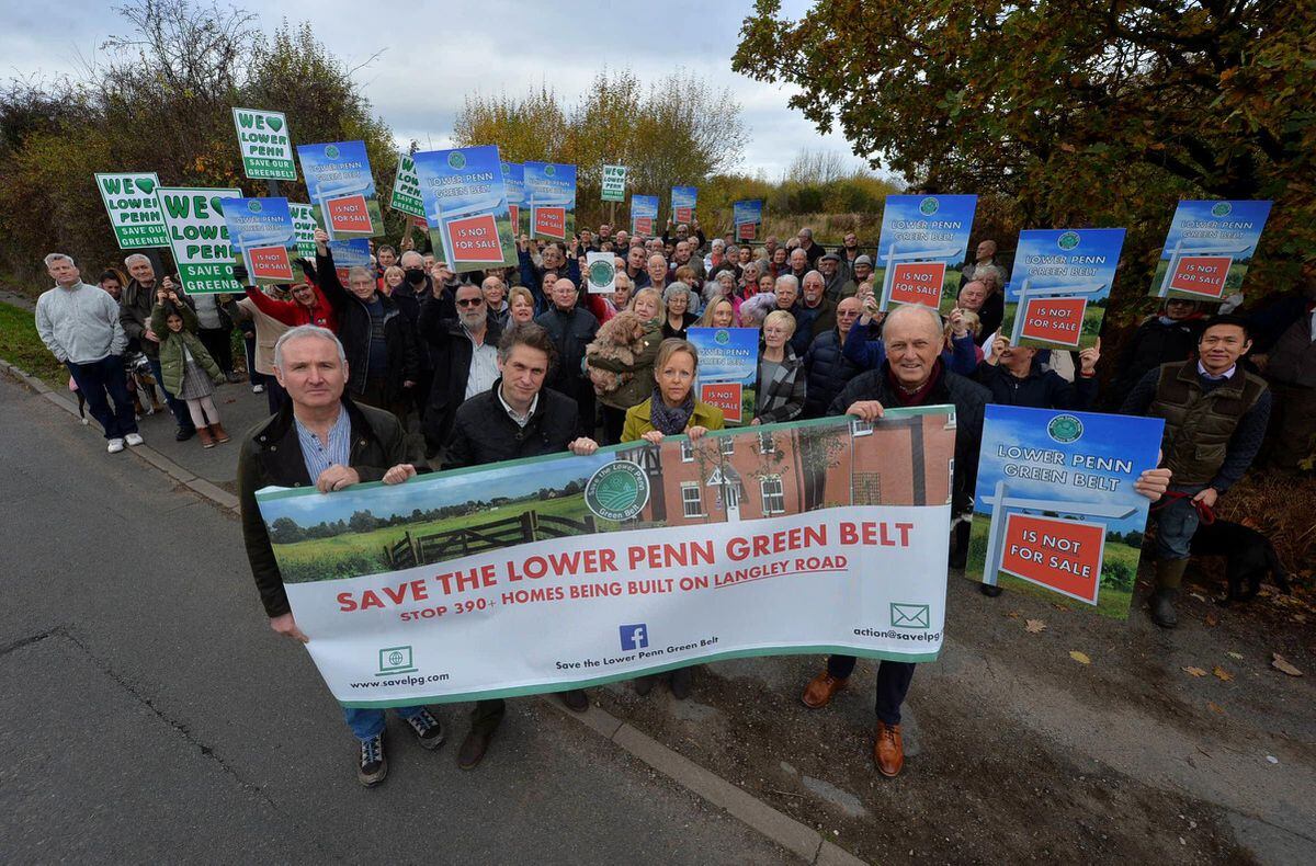 Sir Gavin Williamson MP with Nigel McDonald and other campaigners from the Save the Lower Penn Green Belt group