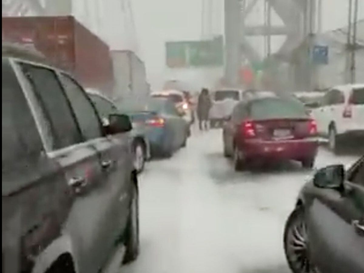 Snow in New York brings world’s busiest bridge to a standstill ...