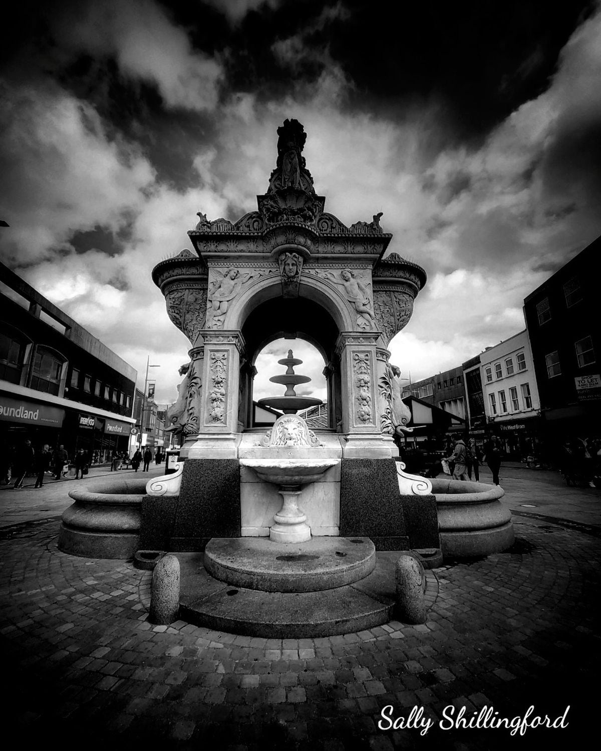Dudley Fountain in the town by Sally Shillingford