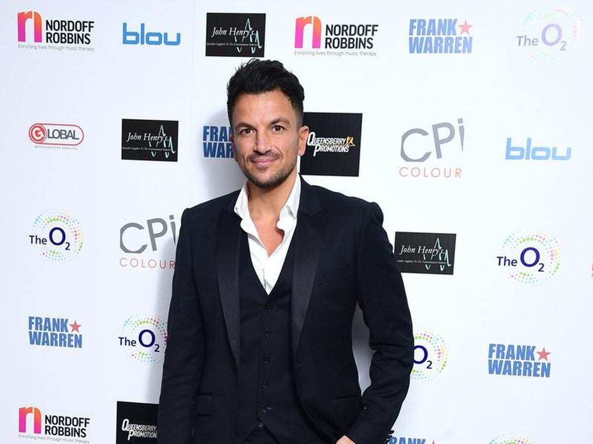 Peter Andre denies telling fans not to touch him over coronavirus fears ...