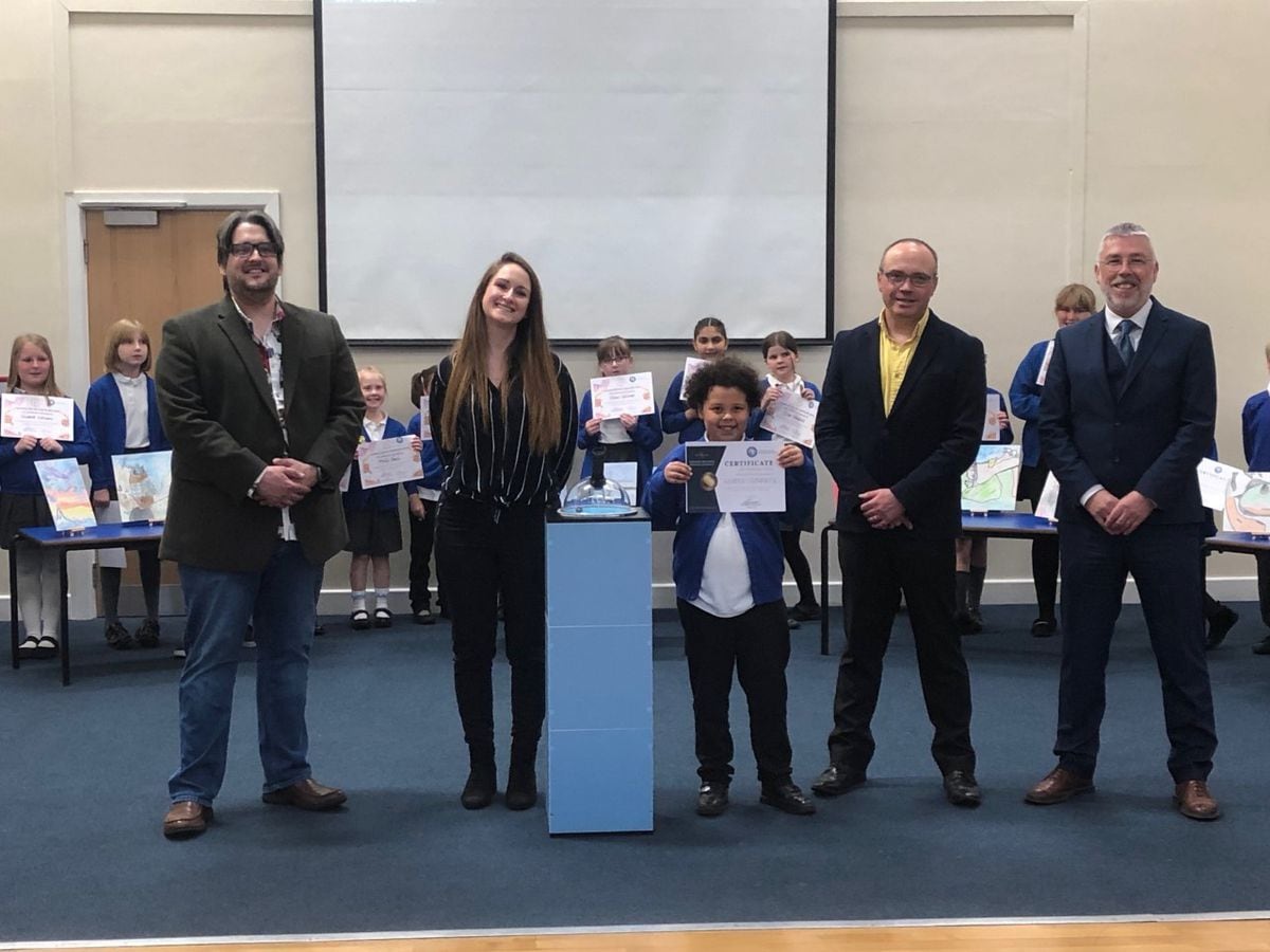 Winner Lauren Campbell, of St Albans CE Academy  with Edward Hammond, Claire Walker, David Lindon and Darren Jones  Photo:@hammondgalleries