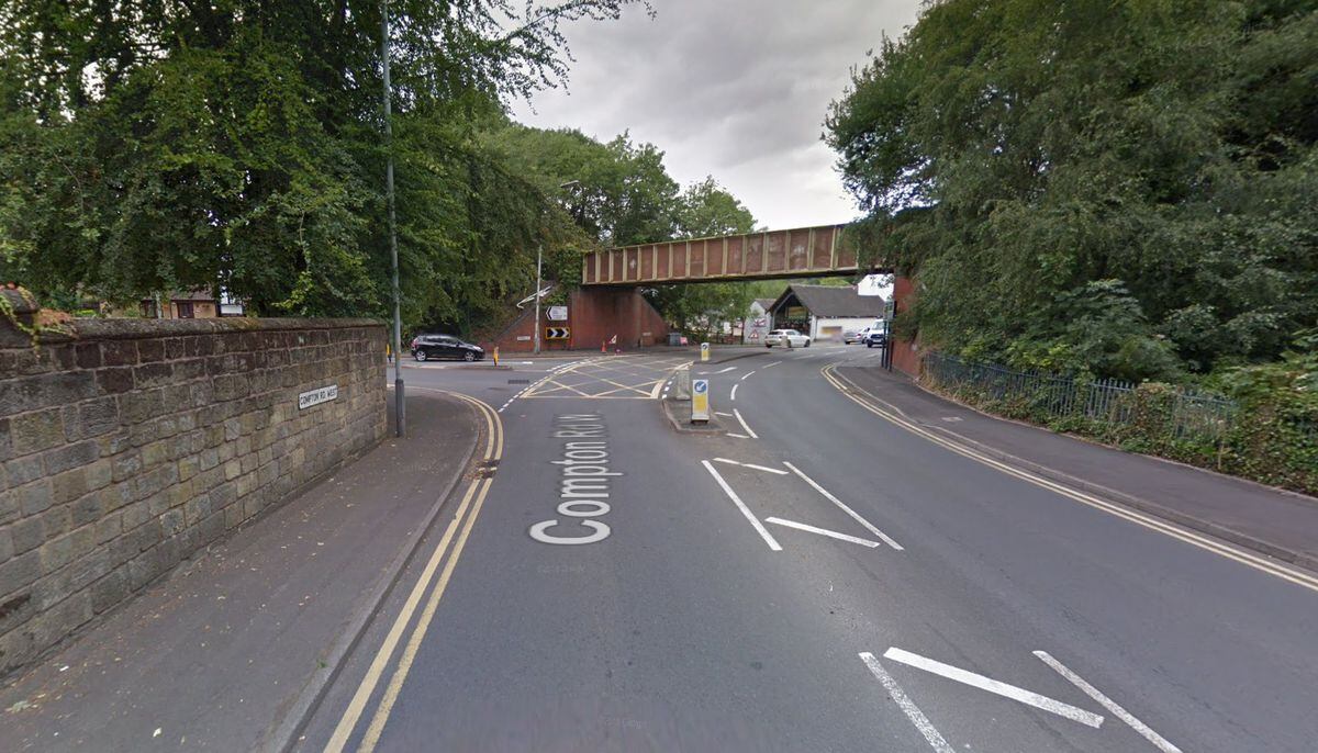 Compton Road West at the junction where temporary traffic lights are in place. Photo: Google