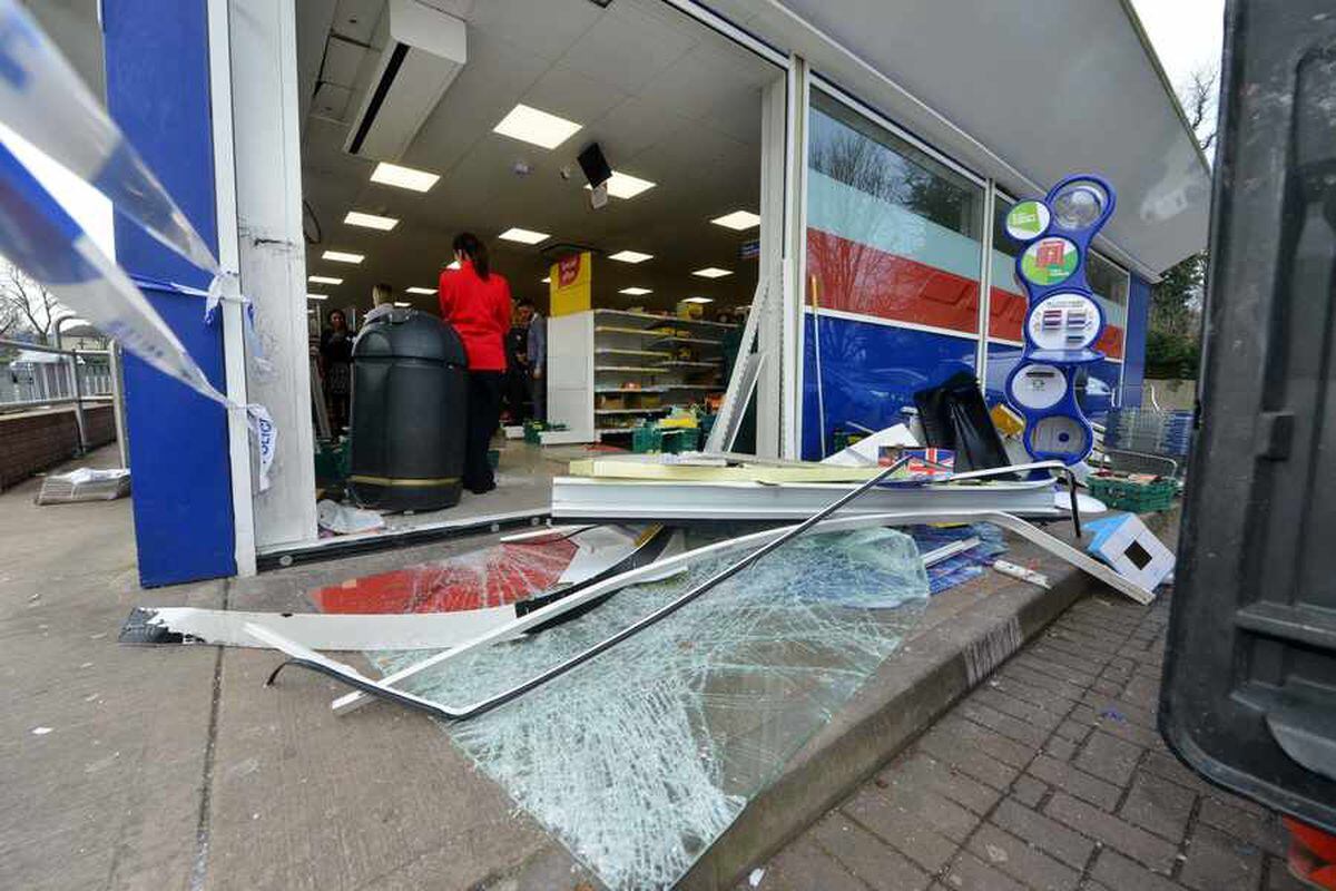 Ram raiders cause thousands of pounds worth of damage in Tesco ram raid ...
