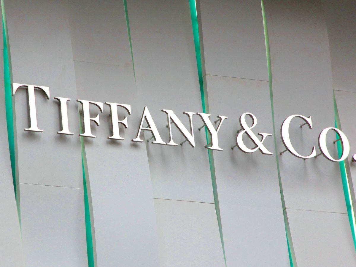 Thief employs classic switch move to steal £200,000 ring from Tiffany ...