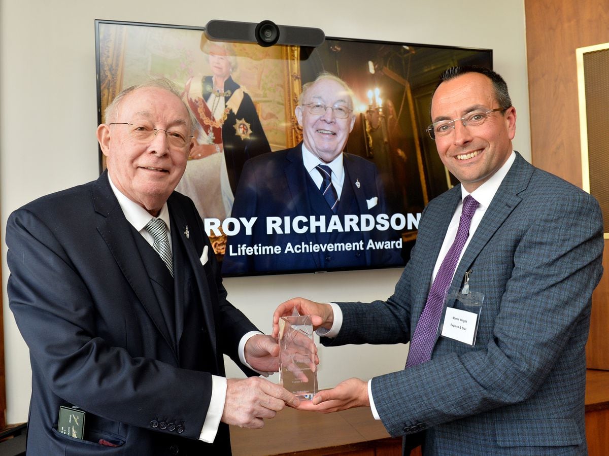 BUSINESS COPYRIGHT TIM STURGESS EXPRESS AND  STAR...... 26/04/2022  The ESBA sponsors lunch , the E&S Boardroom at Wolverhampton. Pictured, Roy Richardson is presented with  his lifetime achievement award from editor Martin Wright...
