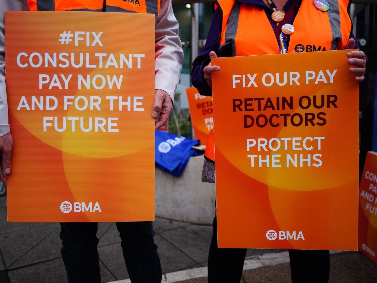 Members of the British Medical Association on the picket line