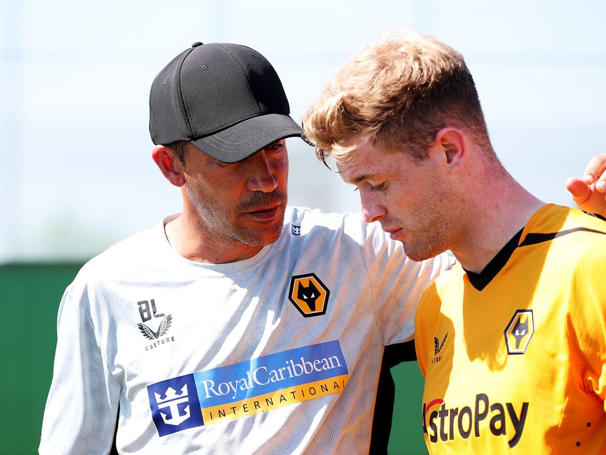Bruno Lage, Manager of Wolverhampton Wanderers (L) speaks with Nathan Collins of Wolverhampton Wanderers during the Behind Closed Doors Pre-Season Friendly between Levante and Wolverhampton Wanderers on July 21, 2022 in Alicante, Spain. (Photo by Jack Thomas - WWFC/Wolves via Getty Images).