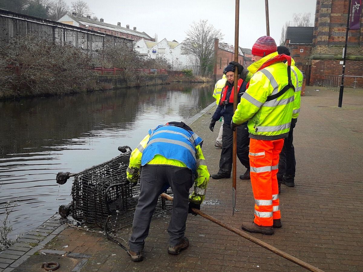 The Stewpony team found 50 shopping trolleys in the water (Photo: Twitter/Canal & River Trust West Midlands)