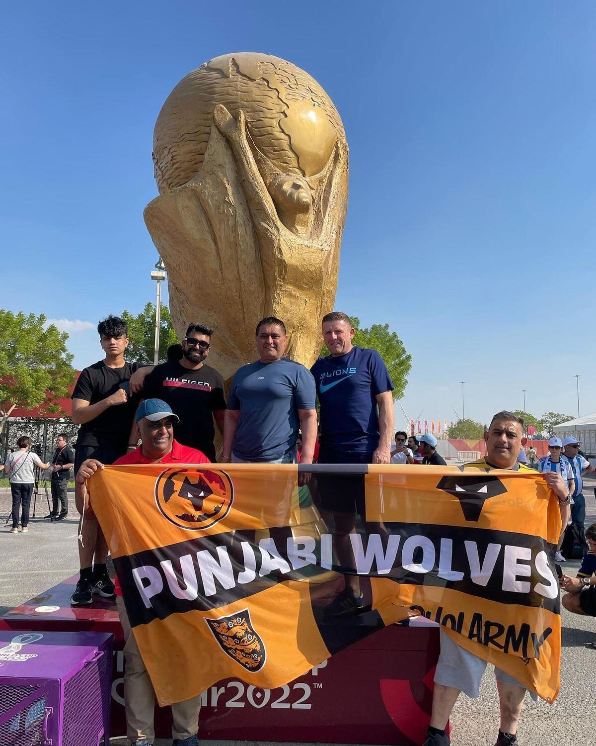 Le groupe de fans représentant les Punjabi Wolves au Qatar